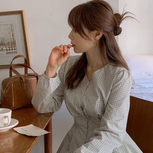 [인스타] 퓨티츠벨 핀턱 브이넥 뒷리본 블라우스