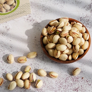 고소한 유기농 구운 피스타치오